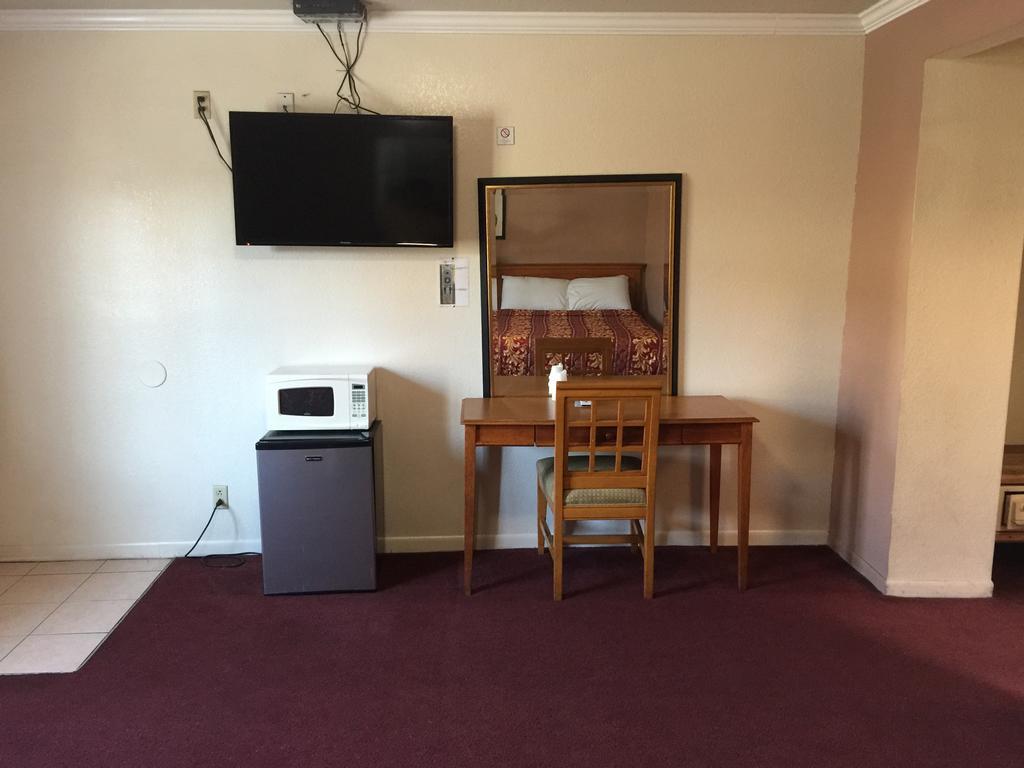 Mission Motel Лінвуд Екстер'єр фото