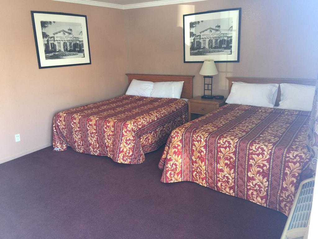 Mission Motel Лінвуд Екстер'єр фото