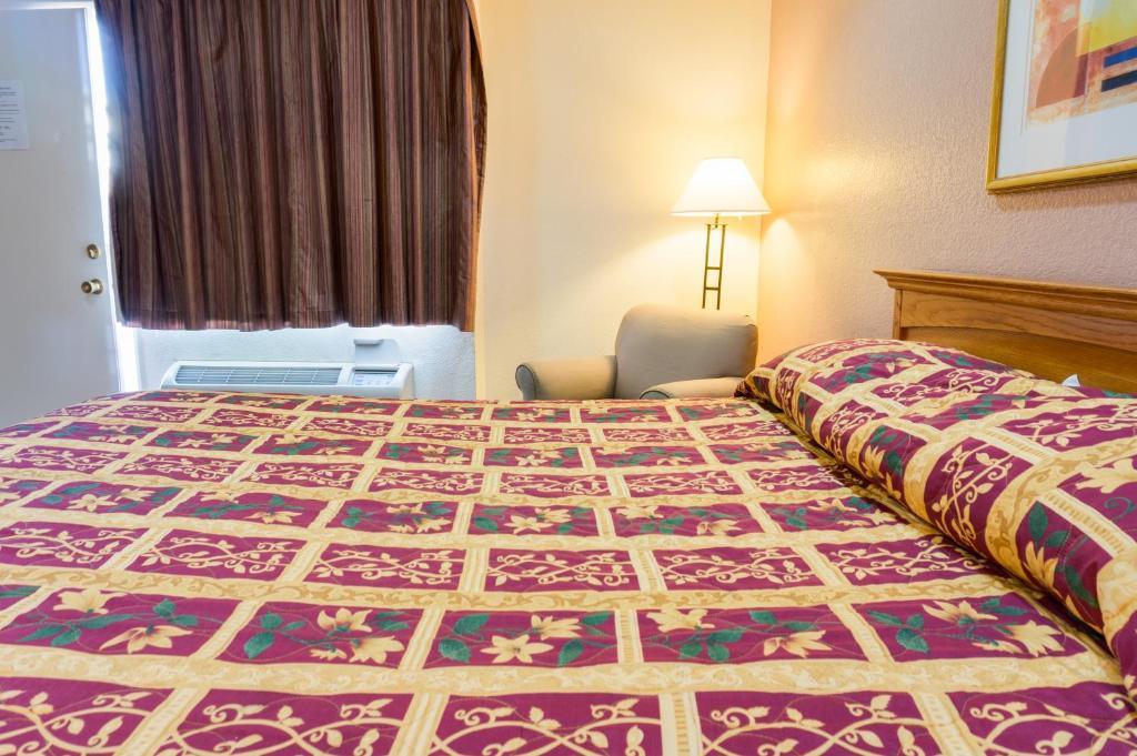 Mission Motel Лінвуд Екстер'єр фото