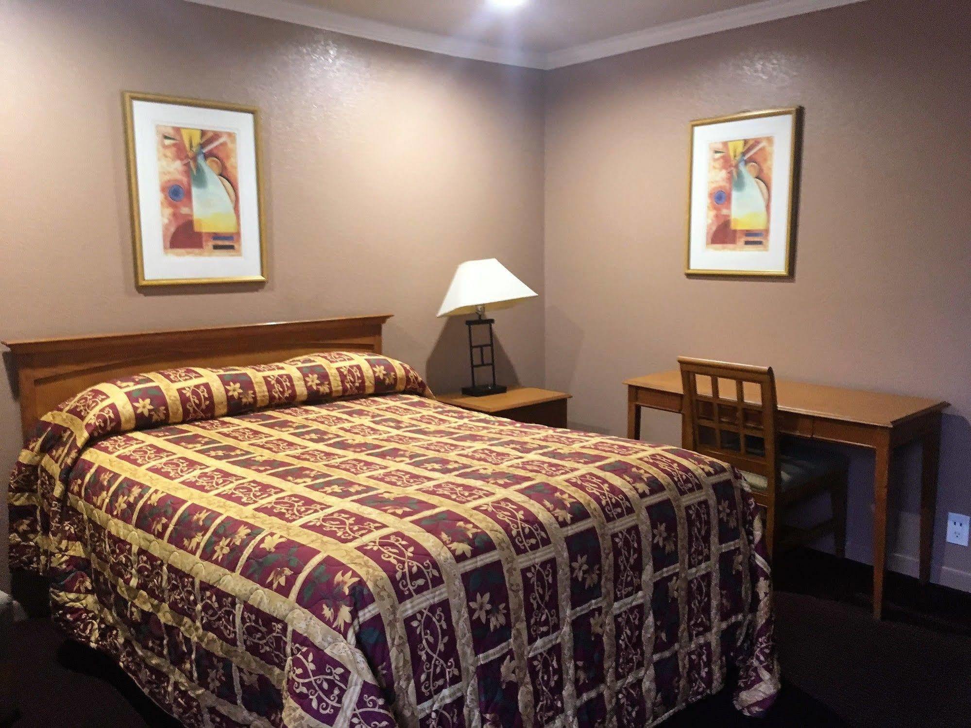 Mission Motel Лінвуд Екстер'єр фото