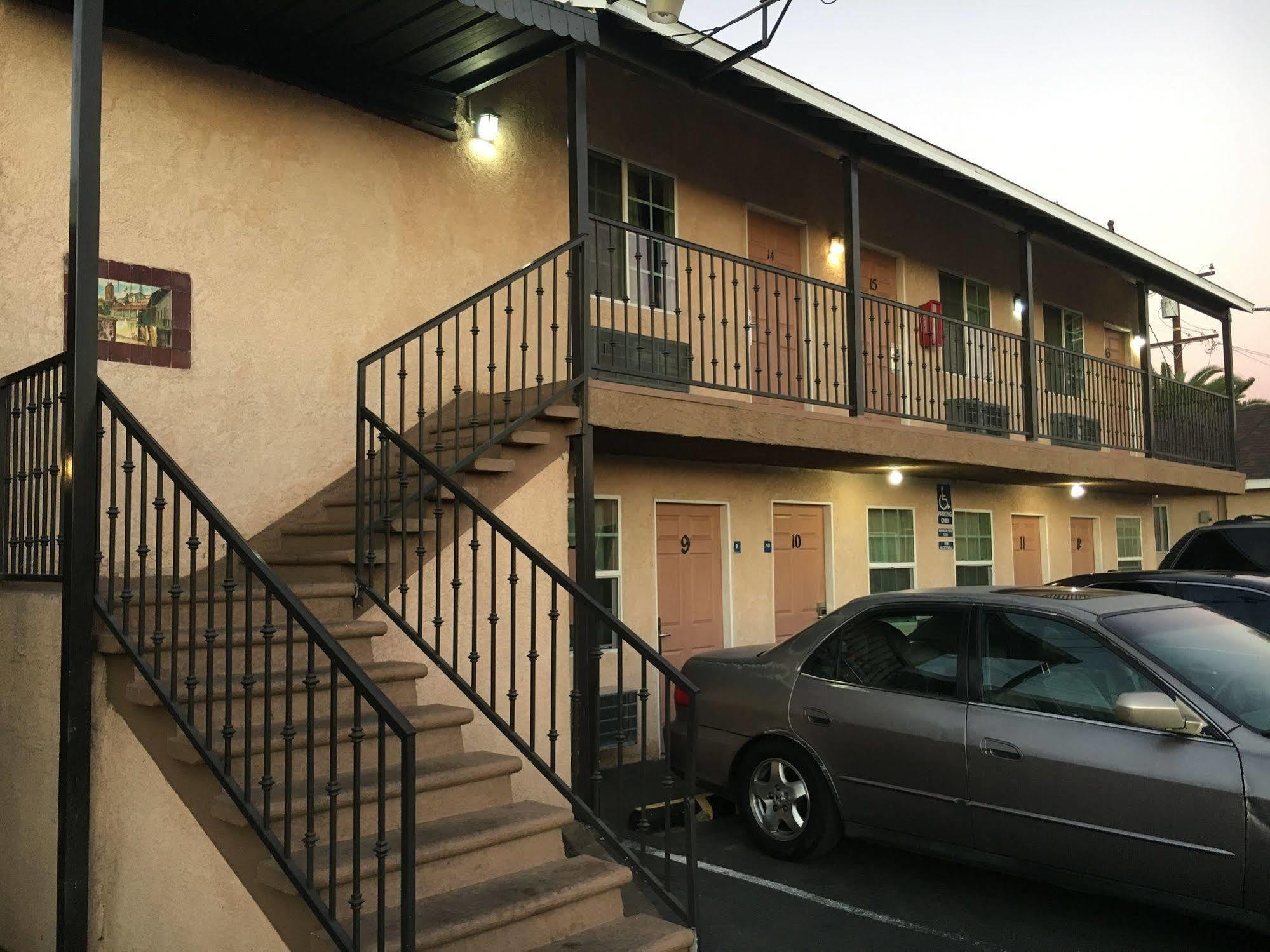 Mission Motel Лінвуд Екстер'єр фото